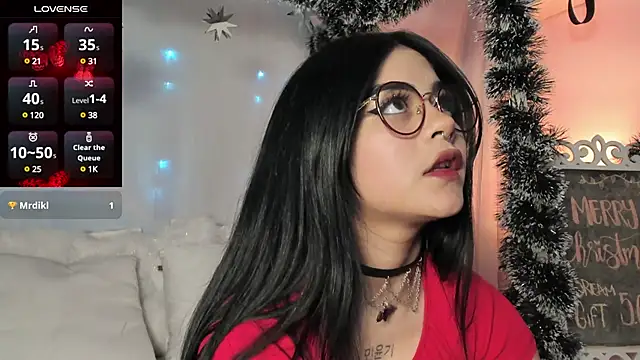 Snapshot of atena_hill chatting on 12-26-24, 08:00 atena hill online show from 12-26-24, 08:00