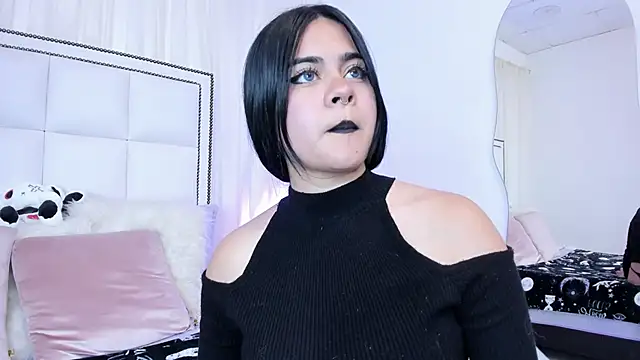Snapshot of atena_hill chatting on 01-10-25, 08:37 atena hill online show from 01-10-25, 08:37