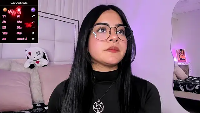 Snapshot of atena_hill chatting on 03-06-25, 08:05 atena hill online show from 03-06-25, 08:05