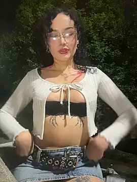 Snapshot of Electra_doll_ chatting on 11-25-25, 12:32 Electra doll online show from 11-25-25, 12:32