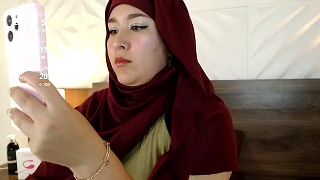 Snapshot of Dalila_bashar chatting on 02-19-25, 05:06 Dalila bashar online show from 02-19-25, 05:06