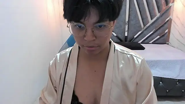 Snapshot of Emmapark_ chatting on 02-05-25, 06:48 Emmapark online show from 02-05-25, 06:48