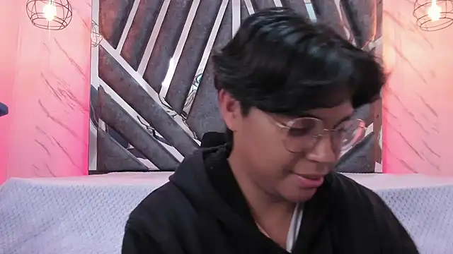 Snapshot of Emmapark_ chatting on 02-13-25, 01:29 Emmapark online show from 02-13-25, 01:29