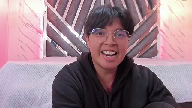 Snapshot of Emmapark_ chatting on 02-15-25, 01:10 Emmapark online show from 02-15-25, 01:10