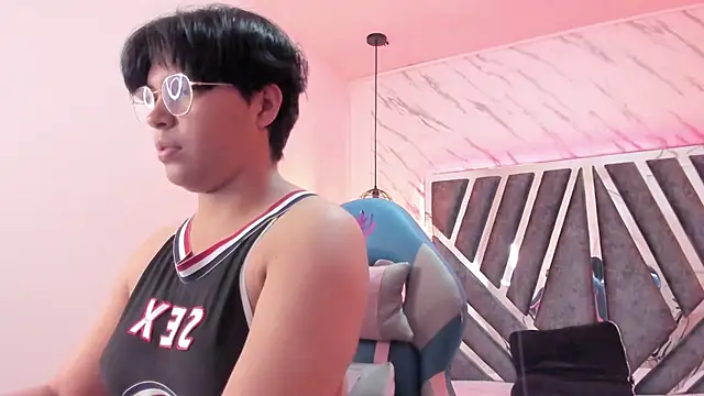 Snapshot of Emmapark_ chatting on 02-18-25, 06:37 Emmapark online show from 02-18-25, 06:37