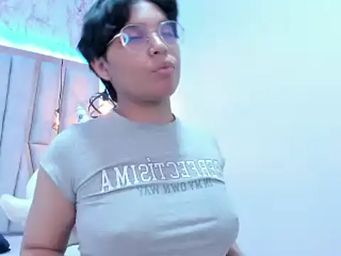 Snapshot of Emmapark_ chatting on 02-21-25, 06:37 Emmapark online show from 02-21-25, 06:37