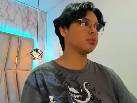 Snapshot of Emmapark_ chatting on 02-27-25, 06:42 Emmapark online show from 02-27-25, 06:42