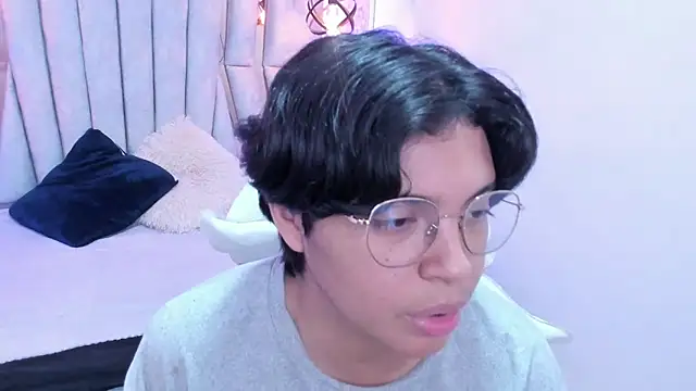 Snapshot of Emmapark_ chatting on 03-19-25, 02:46 Emmapark online show from 03-19-25, 02:46