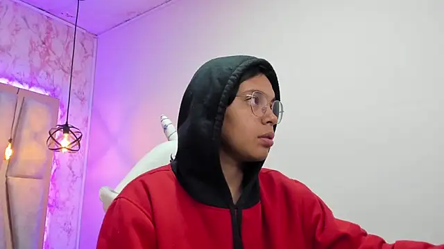 Snapshot of Emmapark_ chatting on 03-20-25, 11:16 Emmapark online show from 03-20-25, 11:16