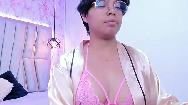 Snapshot of Emmapark_ chatting on 03-20-25, 02:32 Emmapark online show from 03-20-25, 02:32