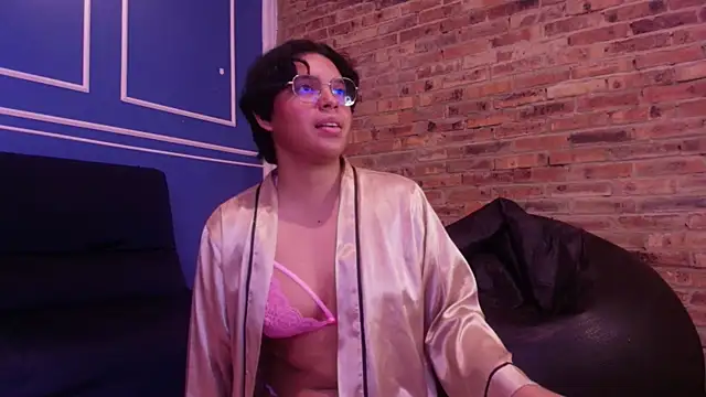 Snapshot of Emmapark_ chatting on 11-15-25, 06:37 Emmapark online show from 11-15-25, 06:37