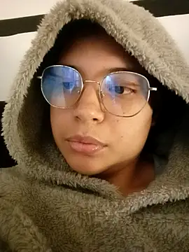 Snapshot of Emmapark_ chatting on 12-21-25, 11:39 Emmapark online show from 12-21-25, 11:39