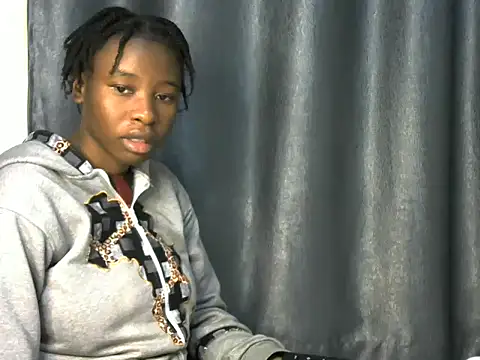 Snapshot of Novah_ chatting on 06-25-26, 02:00 Novah online show from 06-25-26, 02:00