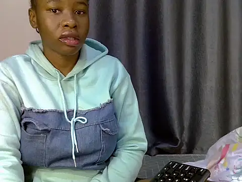 Snapshot of Novah_ chatting on 07-07-26, 04:44 Novah online show from 07-07-26, 04:44