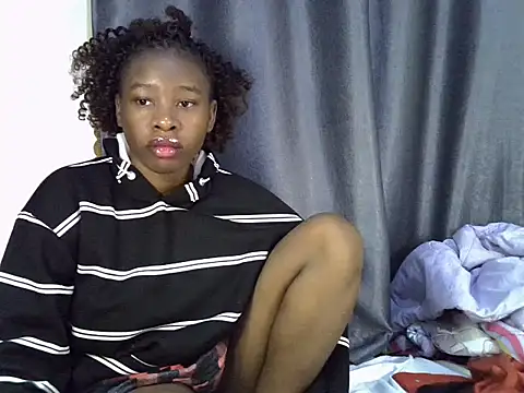 Snapshot of Novah_ chatting on 07-13-26, 01:19 Novah online show from 07-13-26, 01:19