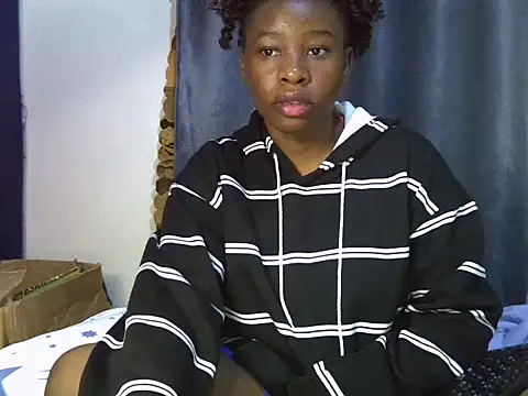 Snapshot of Novah_ chatting on 07-21-26, 12:35 Novah online show from 07-21-26, 12:35