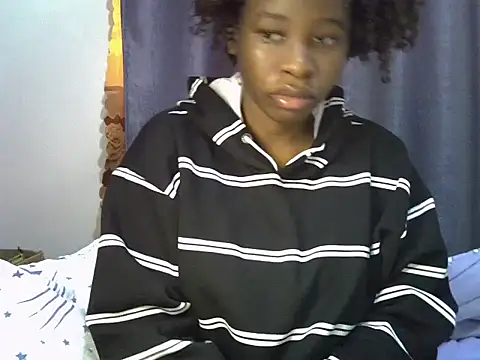 Snapshot of Novah_ chatting on 07-21-26, 01:46 Novah online show from 07-21-26, 01:46