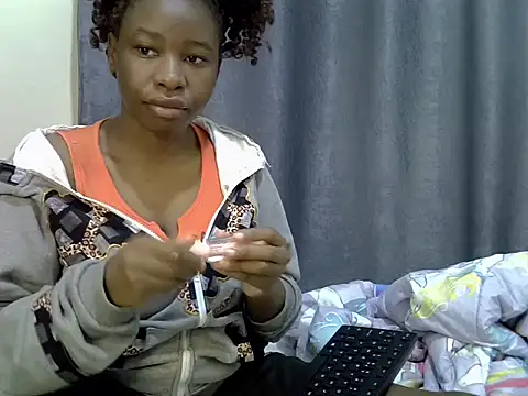 Snapshot of Novah_ chatting on 07-28-26, 01:12 Novah online show from 07-28-26, 01:12