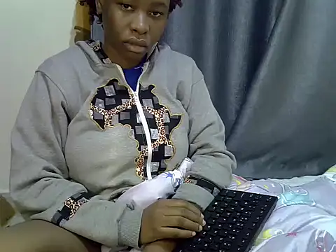 Snapshot of Novah_ chatting on 07-29-26, 01:48 Novah online show from 07-29-26, 01:48