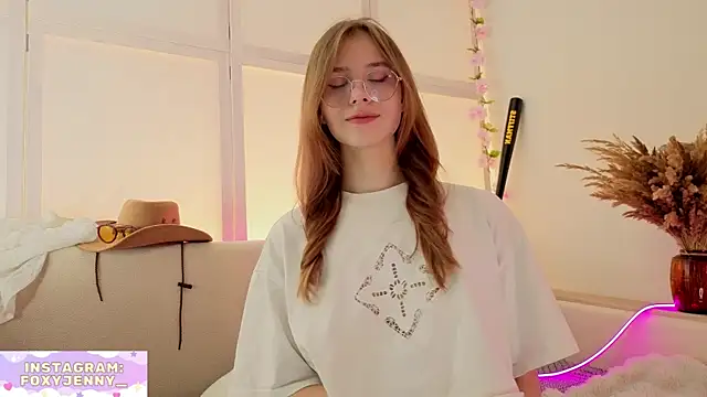Snapshot of JennyDilly chatting on 07-30-26, 06:18 JennyDilly online show from 07-30-26, 06:18