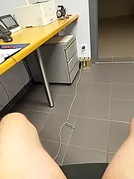 Snapshot of Au_plaisir_des_femmes chatting on 11-25-25, 03:56 Au plaisir des femmes online show from 11-25-25, 03:56