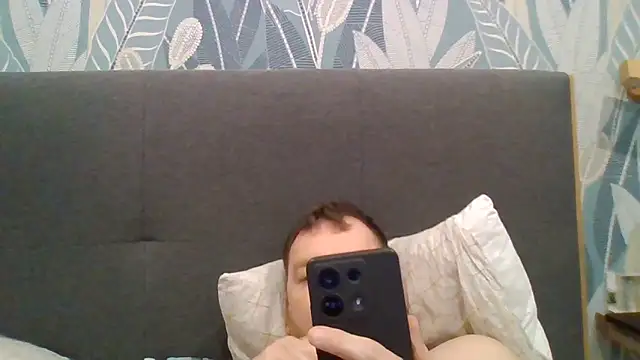 Snapshot of Au_plaisir_des_femmes chatting on 12-15-25, 07:56 Au plaisir des femmes online show from 12-15-25, 07:56