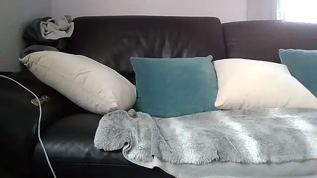 Snapshot of Au_plaisir_des_femmes chatting on 02-25-26, 10:14 Au plaisir des femmes online show from 02-25-26, 10:14