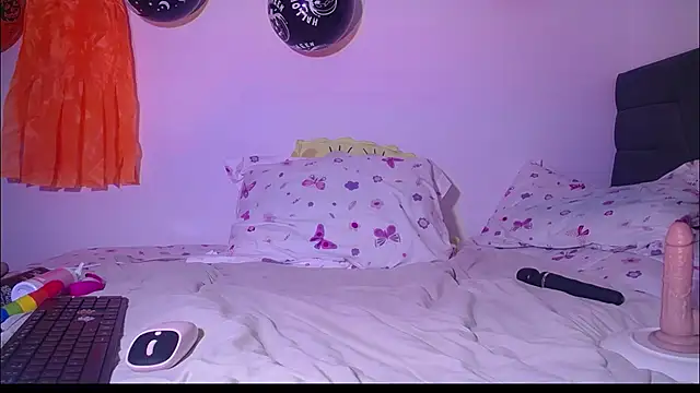 Yinn Silver online show from 10-17-25, 03:53