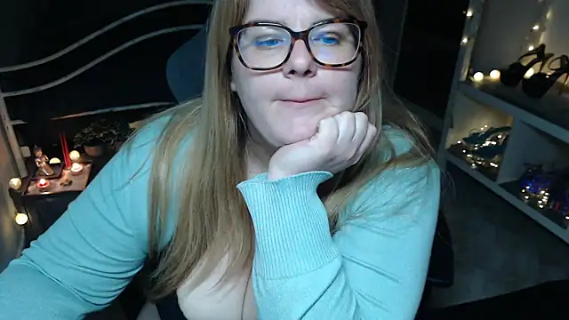 Snapshot of ZoeyLey chatting on 03-27-26, 11:26 ZoeyLey online show from 03-27-26, 11:26