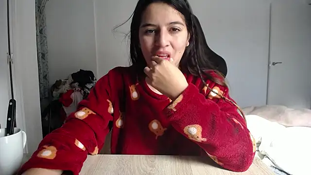 Snapshot of Contantin_helena chatting on 12-05-25, 10:24 Contantin helena online show from 12-05-25, 10:24