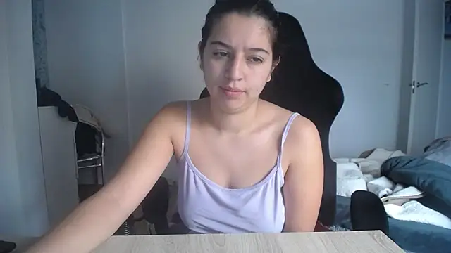 Snapshot of Contantin_helena chatting on 01-13-26, 01:38 Contantin helena online show from 01-13-26, 01:38