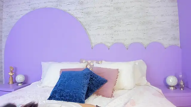 Giaa Ross online show from 11-24-25, 07:35