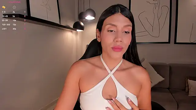 Snapshot of CharlotteCox_ chatting on 01-21-25, 10:52 CharlotteCox online show from 01-21-25, 10:52