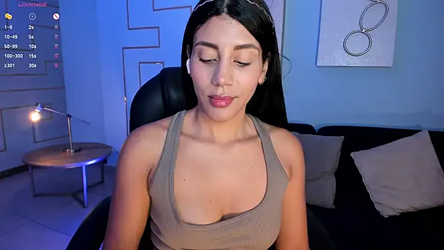 Snapshot of CharlotteCox_ chatting on 02-05-25, 11:12 CharlotteCox online show from 02-05-25, 11:12