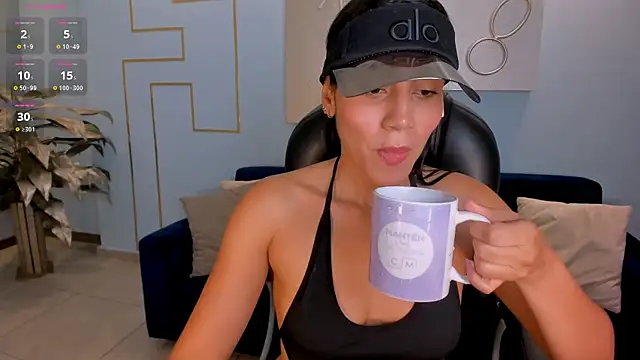 Snapshot of CharlotteCox_ chatting on 02-10-25, 03:32 CharlotteCox online show from 02-10-25, 03:32