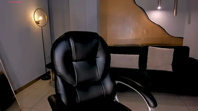 Snapshot of CharlotteCox_ chatting on 02-19-25, 12:00 CharlotteCox online show from 02-19-25, 12:00