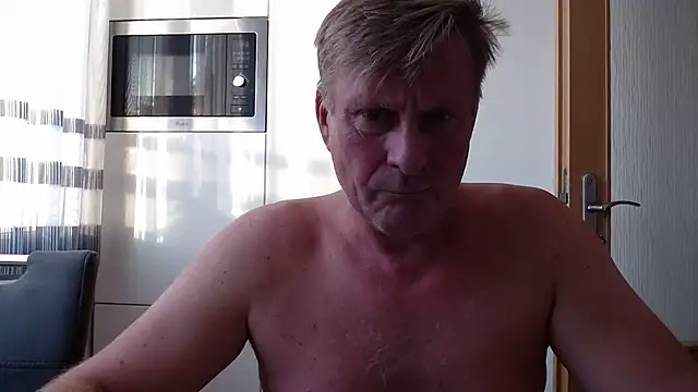 johnnym1 online show from 10-20-25, 03:23