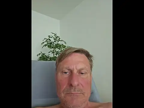johnnym1 online show from 05-13-26, 11:40