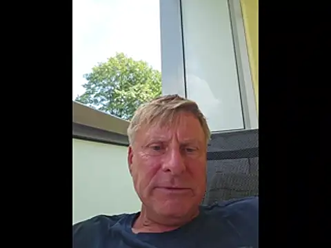 johnnym1 online show from 07-10-26, 01:58