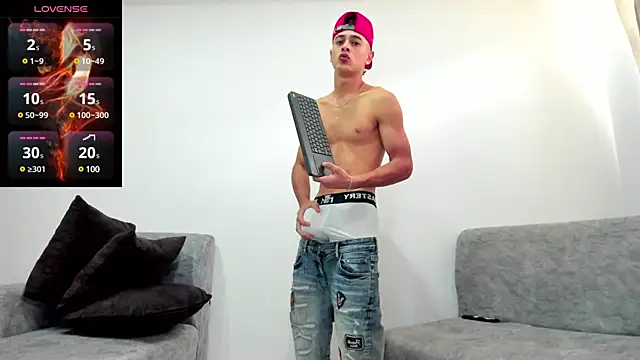 Snapshot of JuniorMorris_ chatting on 03-21-25, 08:40 JuniorMorris  online show from 03-21-25, 08:40