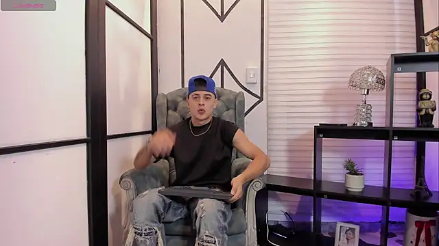 Snapshot of JuniorMorris_ chatting on 10-09-25, 09:24 JuniorMorris  online show from 10-09-25, 09:24