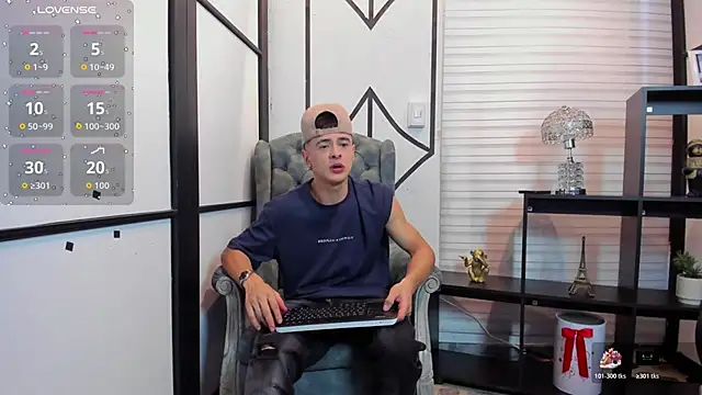 Snapshot of JuniorMorris_ chatting on 10-25-25, 09:42 JuniorMorris  online show from 10-25-25, 09:42