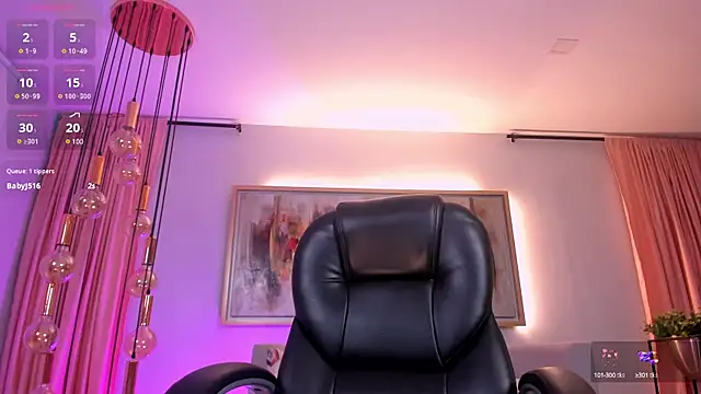 RoxanneHill  online show from 01-28-25, 05:56