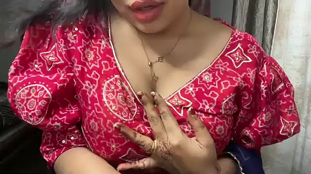 Snapshot of Spice-Summi chatting on 03-02-25, 02:10 Spice-Summi online show from 03-02-25, 02:10