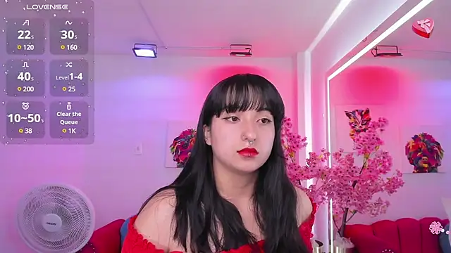 Snapshot of Miss_dolly_ chatting on 02-11-25, 12:27 Miss dolly online show from 02-11-25, 12:27