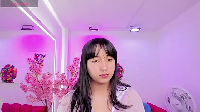 Snapshot of Miss_dolly_ chatting on 02-13-25, 12:32 Miss dolly online show from 02-13-25, 12:32