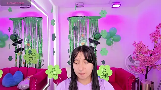 Snapshot of Miss_dolly_ chatting on 03-18-25, 12:25 Miss dolly online show from 03-18-25, 12:25