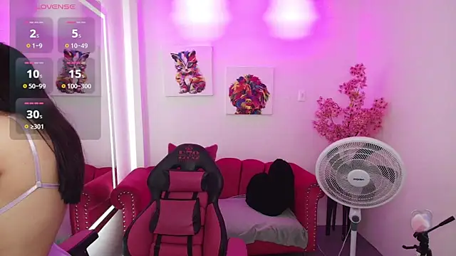 Snapshot of Miss_dolly_ chatting on 09-25-25, 12:31 Miss dolly online show from 09-25-25, 12:31