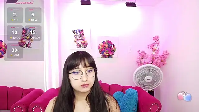 Snapshot of Miss_dolly_ chatting on 09-27-25, 12:43 Miss dolly online show from 09-27-25, 12:43