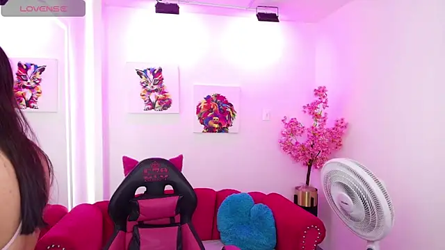 Snapshot of Miss_dolly_ chatting on 10-11-25, 12:15 Miss dolly online show from 10-11-25, 12:15